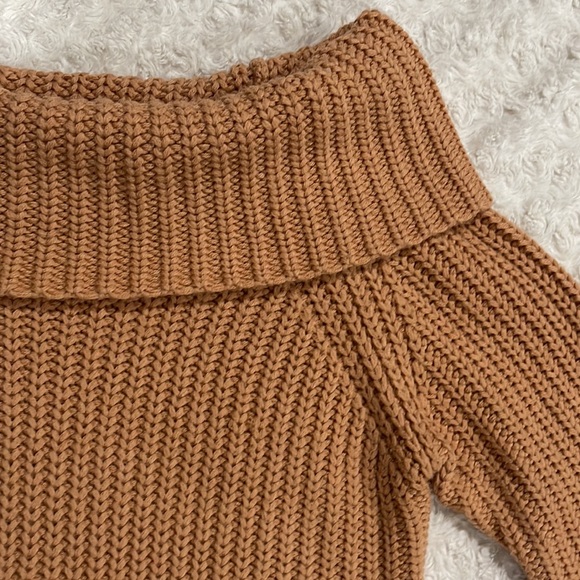 FAVLUX OFF THE SHOULDER SWEATER. Size L in soft rust orange color. EUC. - Picture 4 of 9